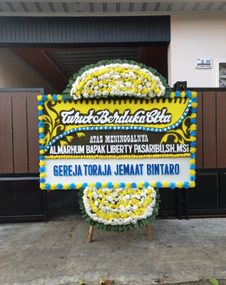 Papan Bunga Duka di Sumbermalang